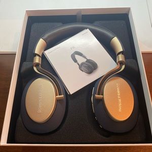 Bowers & Wilkins Wireless Over-the-Ear Headphones PX soft gold